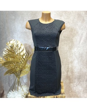 Robe Broderie et Taille en Vinyle