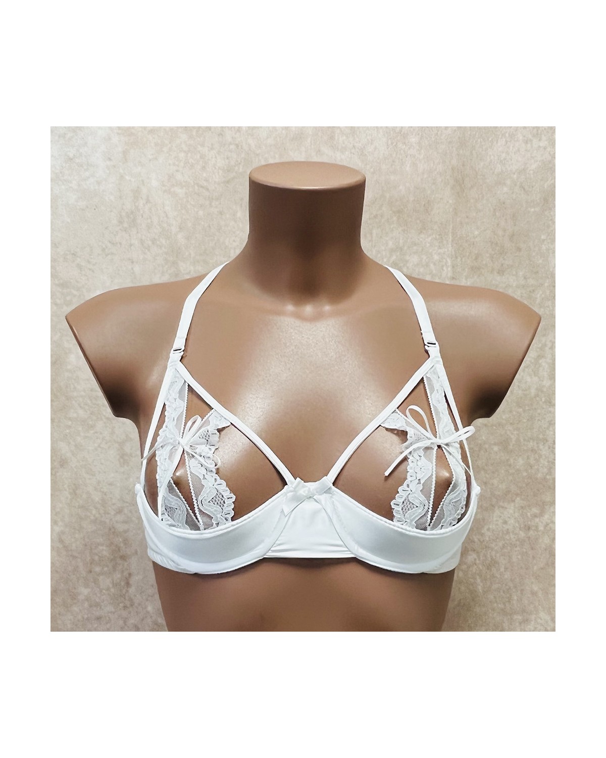 Soutien_gorge_seins_nus_Pola_Folies_by_Renaud