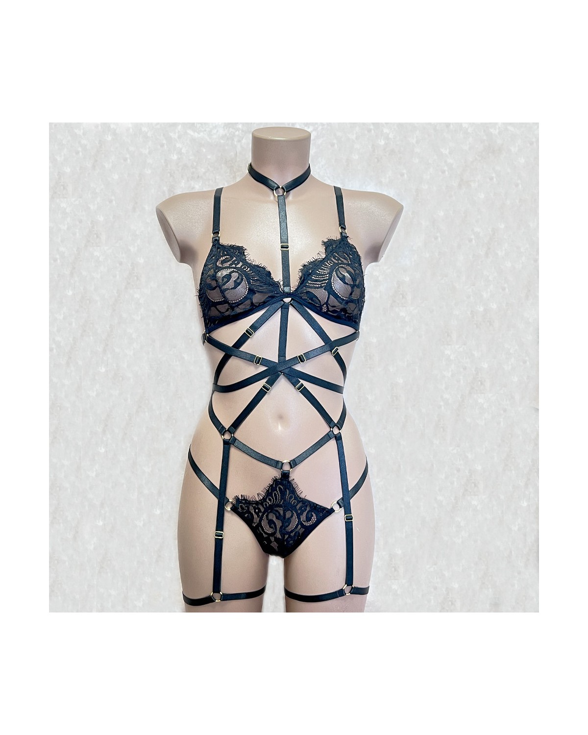 Body_String_Harnais_Dentelle_Jarretieres_Integrees