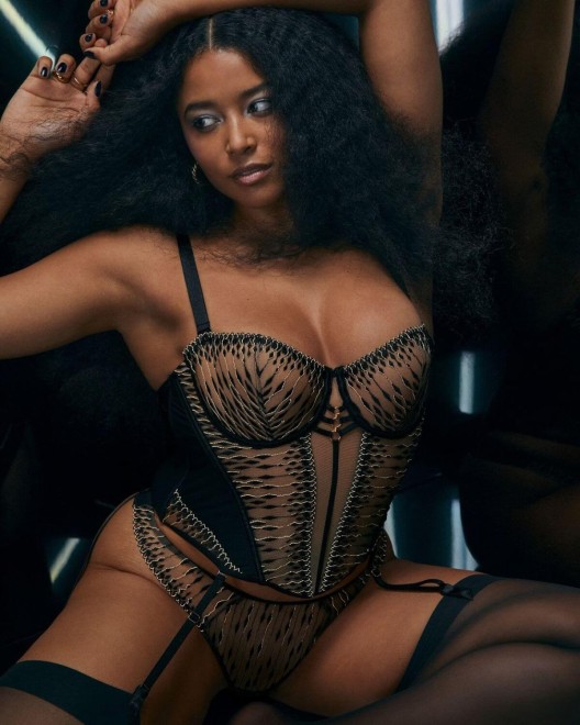 guepiere-voodoo-kiss-noir-or-aubade-lingerie