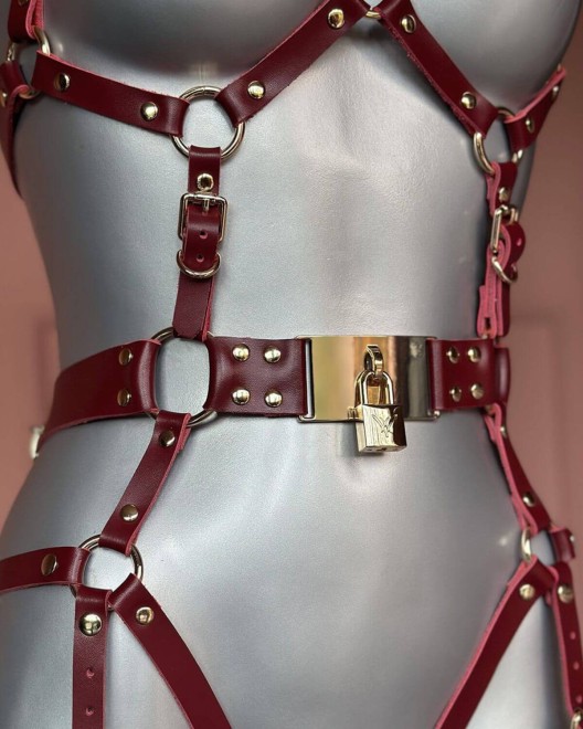body-porte-jarretelles-cuir-chastity-voyeurx-ruby