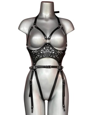 body-ouvert-cuir-lucy-voyeurx