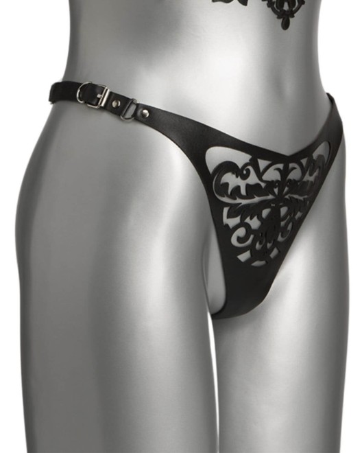 string-cuir-lilly-voyeurx