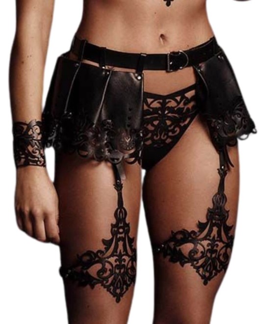 string-cuir-lilly-voyeurx