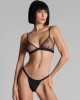 string-ouvrable-pure-tentation-maison-close-noir
