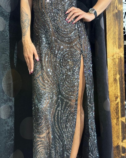 robe-longue-transparente-sequins-outx-3
