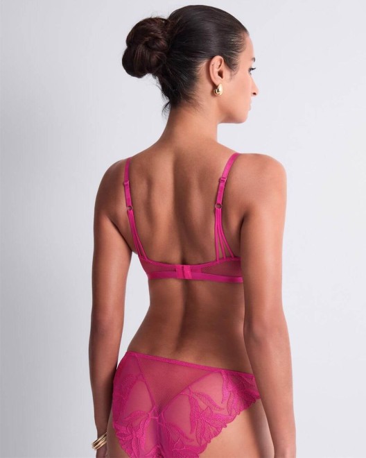 triangle bralette Sweet Euphoria, Aubade Lingerie, fuchsia, porté avec culotte assortie, de dos