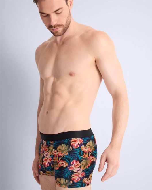 boxer homme Paradise Flower, Aubade Lingerie, porté par un mannequin, vue de côté