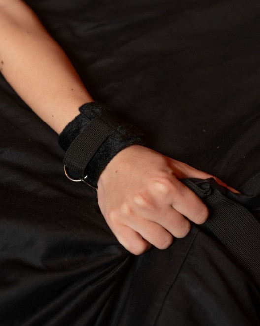 kit-sangles-lit-bdsm-captive-menotte-poignet