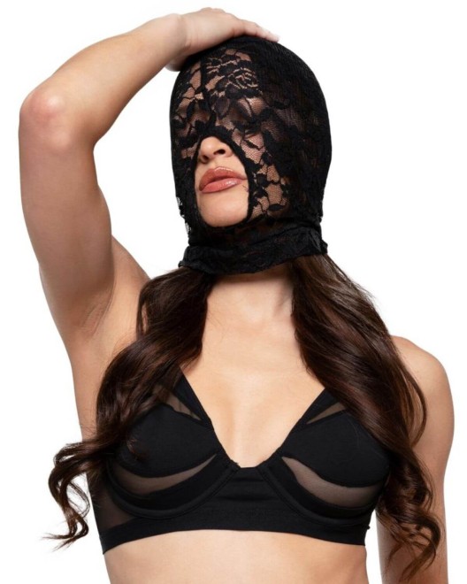 cagoule bdsm en dentelle noire, Bedroom Fantasies, sur mannequin