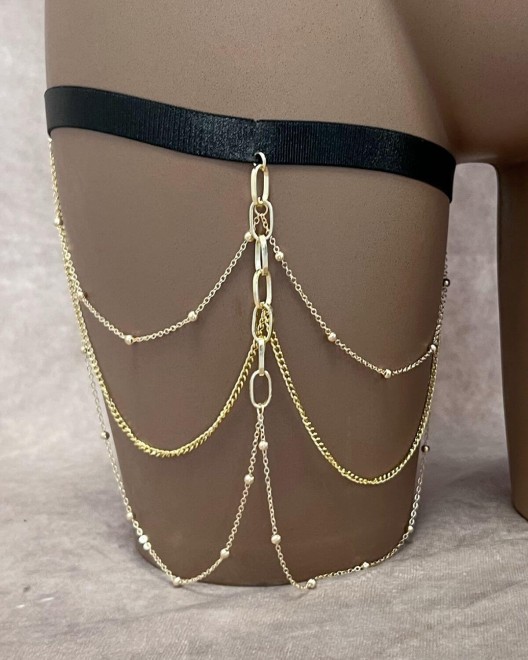 Jarretière bijou à chaînettes dorrées, Paradise Boutik, sur mannequin