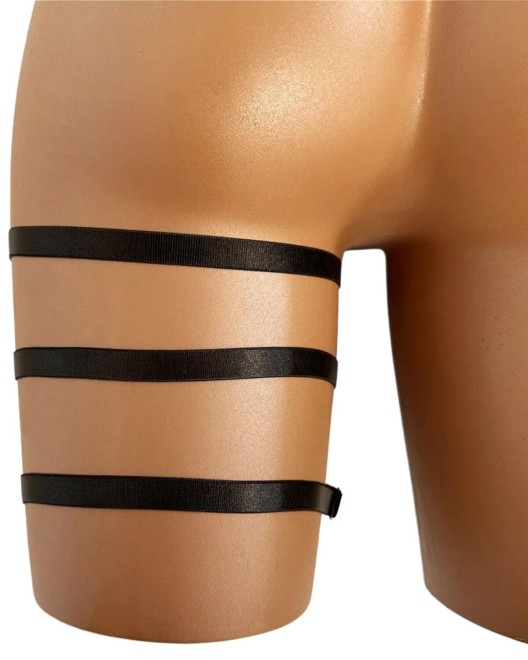 jarretière noire en croix cloutée, Paradise Boutik, derrière