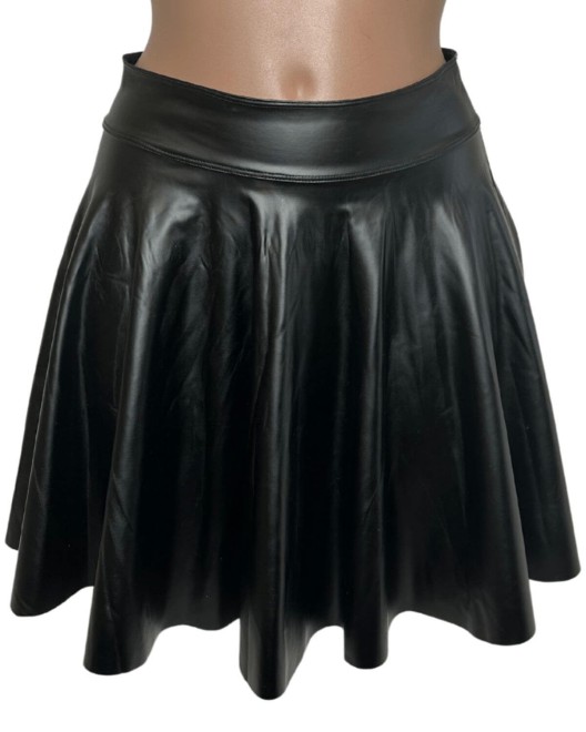 jupe évasée en wetlook, noire, Paradise Boutik, vue de face sur mannequin