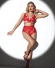 soutien-gorge triangle en dentelle rouge Black Swan, Prelude, mannequin portant l'ensemble