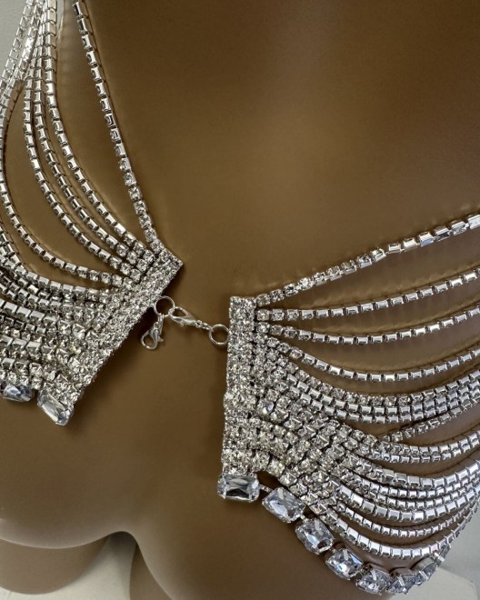 bijou de corps à strass, Culottée, zoom sur fermoir dos