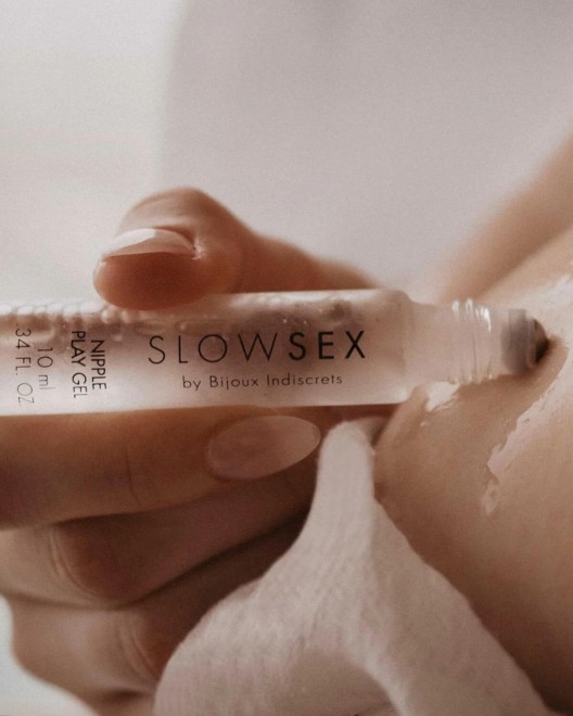 gel stimulant pour tétons Slow Sex, Bijoux Indiscrets, démo sur mamelon