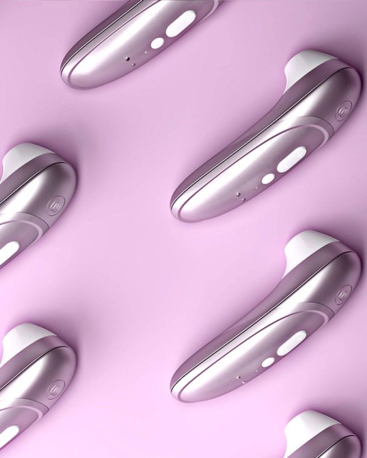 stimulateur clitoridien à air pulsé Womanizer Pro, lilas, exemplaires