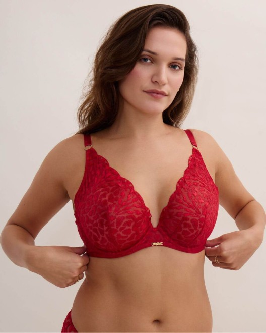 soutien-gorge triangle à armatures Crazy in love, Aubade Paris, rouge, mannequin grande taille, devant