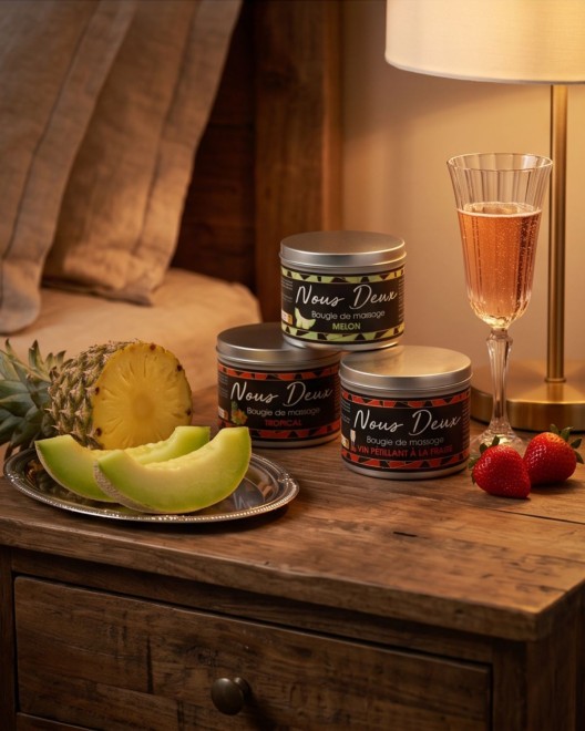 Présentation des trois senteurs de bougies disponibles, tropical, vin pétillant à la fraise et melon