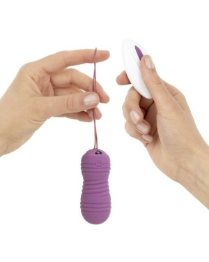oeuf vibrant télécommandé Motion Love Balls Foxy, Feelztoys, dans une main