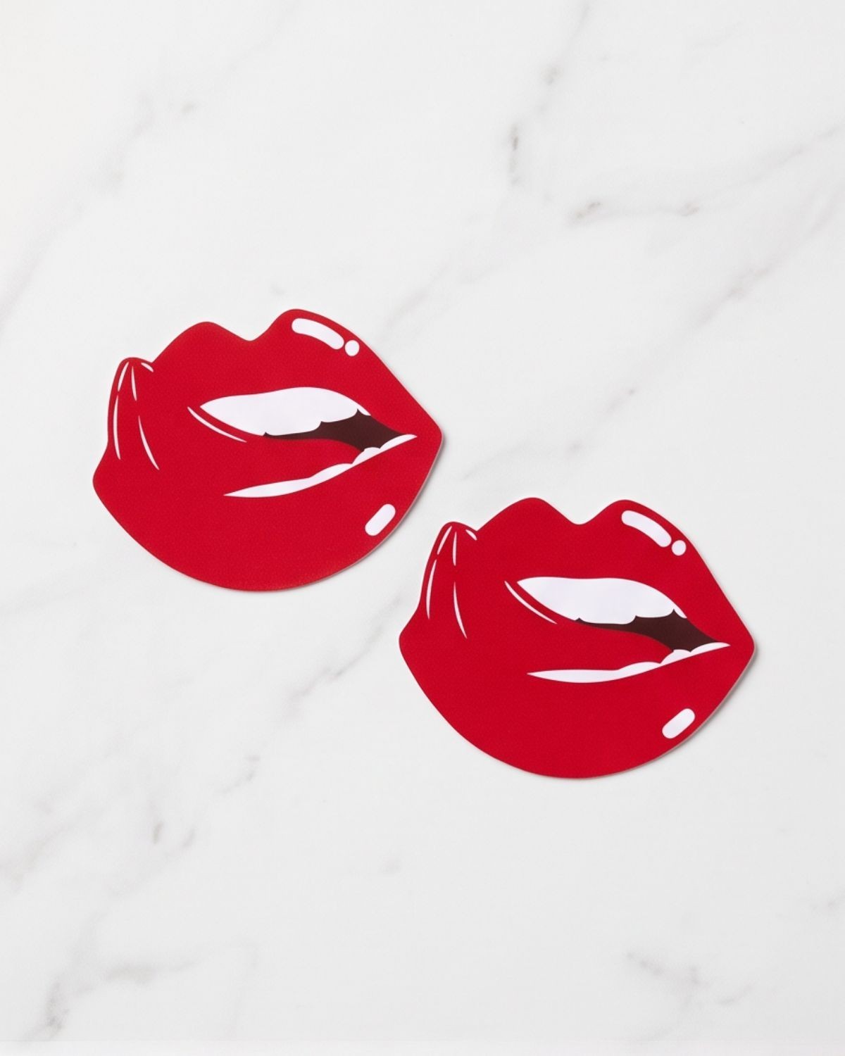 cache-tétons adhésifs en forme de bouche rouge