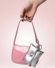 pochette de rangement pour sextoy Womanizer Snap, attachée à un sac