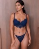 tanga en dentelle Bridget, bleu marine, Valege Lingerie, mannequin portant l'ensemble