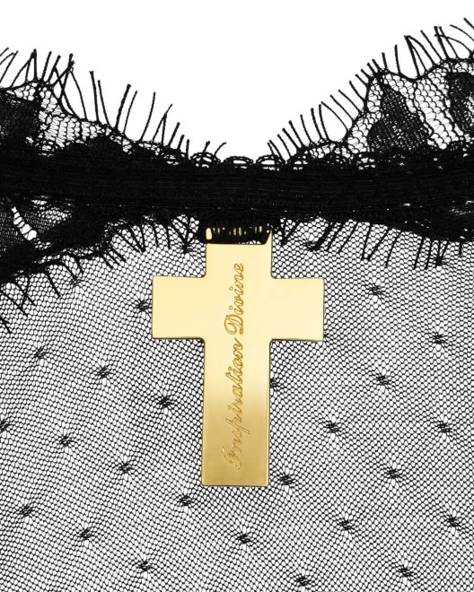 body string dos nu Inspiration Divine, Scandale, zoom croix dorée