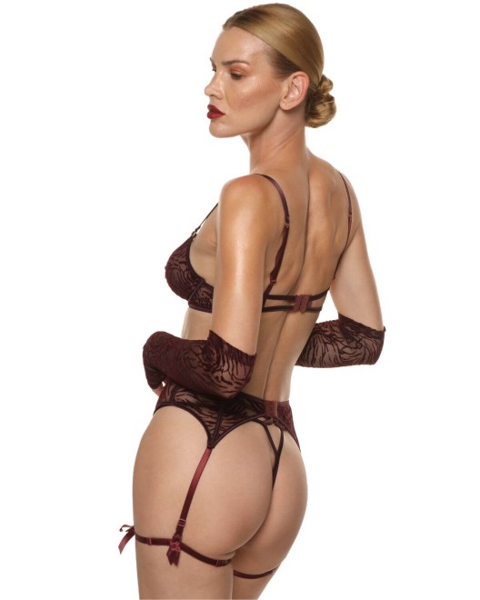 porte-jarretelles bordeaux, collection Nuits de velours, Prelude lingerie, porté avec l'ensemble, vue de dos