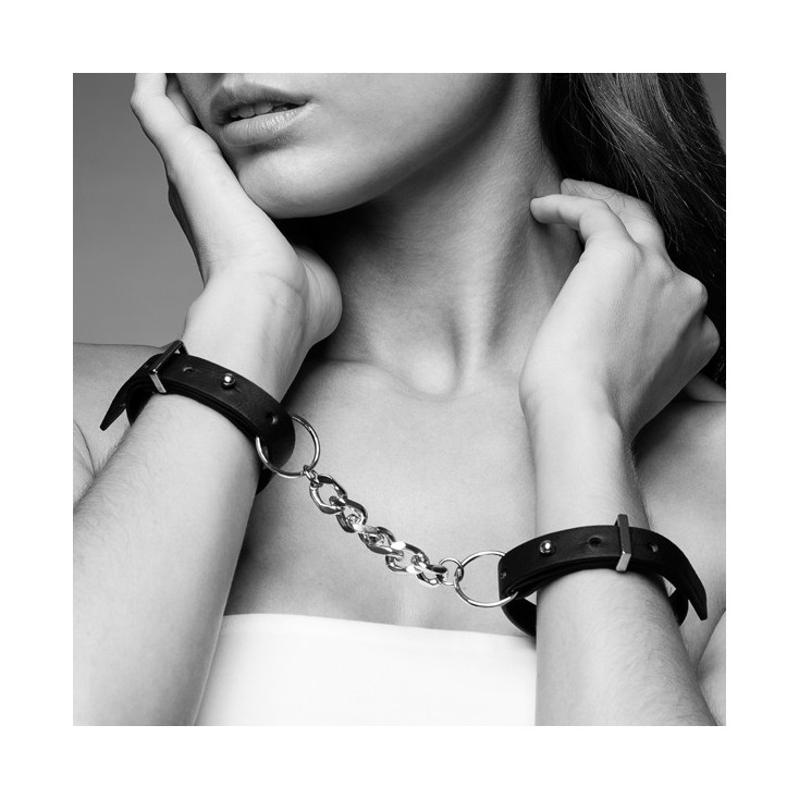 Menottes_bracelets_cuir_vegan_MAZE_de_Bijoux_Indiscrets
